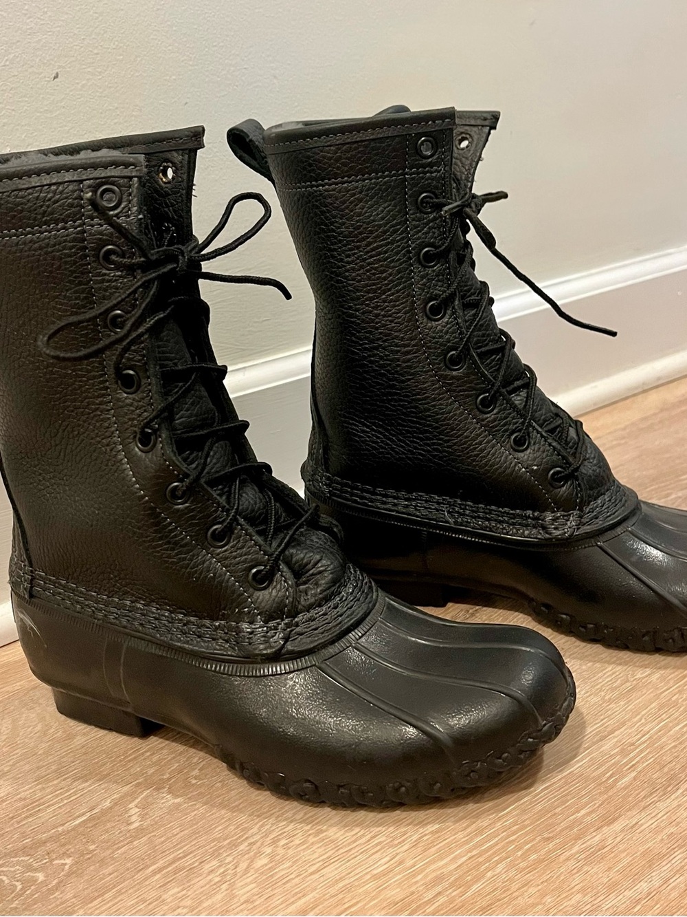 NWOT L.L. Bean Black Women's Lace-Up Waterproof Duck Boots - Picture 2 of 6